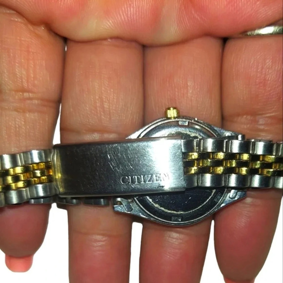 Vintage Ladies Citizen Silver and Gold Tone Watch - Picture 3 of 4